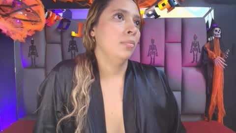 Mia online show from October 30, 12:17 pm