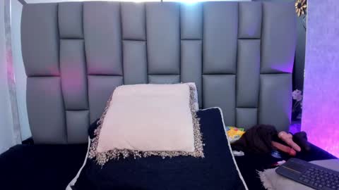 Snapshot of miaabrown__ chatting on February 3, 12:03 pm Mia online show from February 3, 12:03 pm