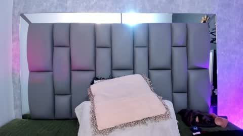 Snapshot of miaabrown__ chatting on February 6, 12:04 pm Mia online show from February 6, 12:04 pm
