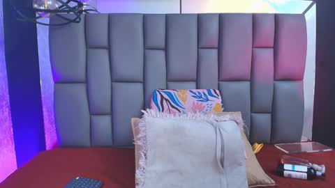 Snapshot of miaabrown__ chatting on September 11, 12:06 pm Mia online show from September 11, 12:06 pm