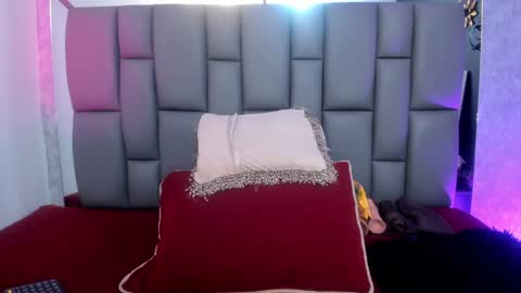 Snapshot of miaabrown__ chatting on February 5, 12:06 pm Mia online show from February 5, 12:06 pm