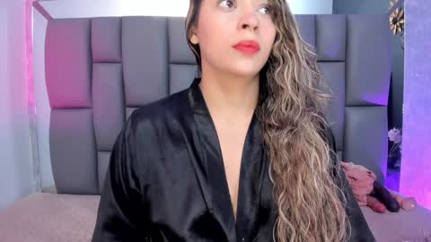 Snapshot of miaabrown__ chatting on February 1, 12:04 pm Mia online show from February 1, 12:04 pm