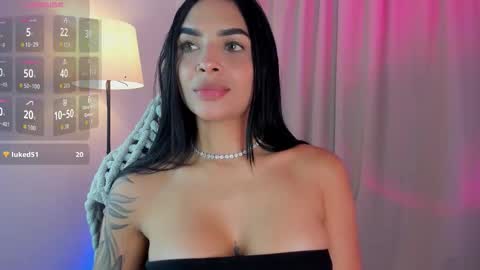 Mia online show from October 28, 8:43 pm