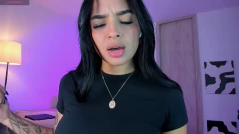 Mia online show from October 6, 8:15 pm