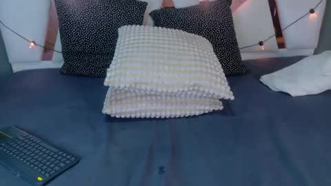 miaanderson__ online show from April 24, 12:40 pm