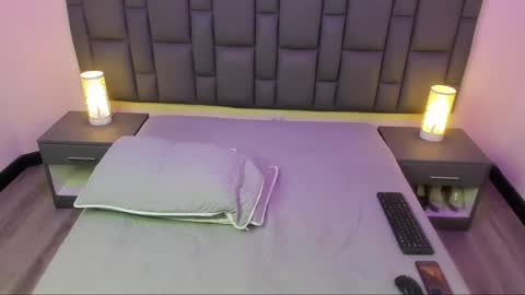 mia red hair molly short hair online show from March 1, 8:45 am