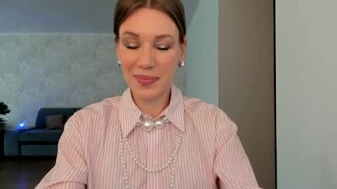 Mia online show from May 7, 5:14 am