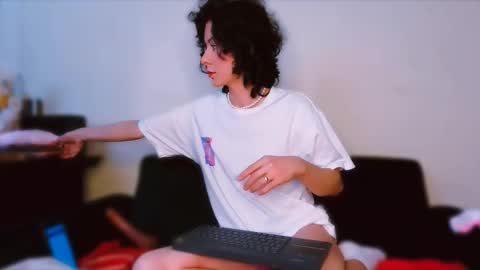 Snapshot of miabeautyxxx chatting on February 21, 3:21 pm miabeautyxxx online show from February 21, 3:21 pm