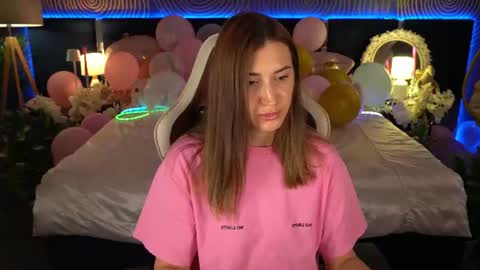 Mia online show from July 4, 2:32 pm
