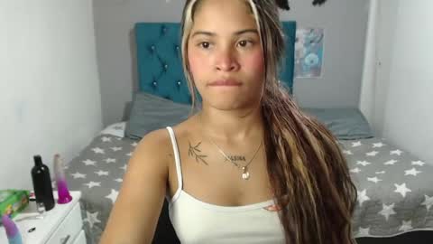 miacumgirl online show from April 15, 7:58 pm