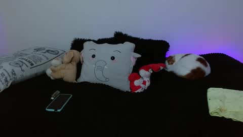 Mia david      online show from April 15, 8:09 pm