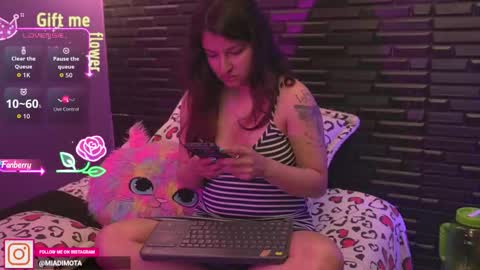 Mia online show from September 27, 5:27 am