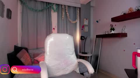 Mia online show from October 28, 2:01 am