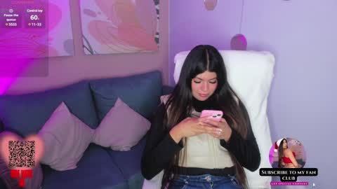 Snapshot of miadlucca chatting on January 22, 2:04 am Mia online show from January 22, 2:04 am