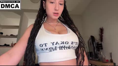 Mia online show from February 3, 3:37 am