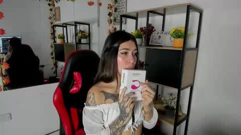 miafox_03 online show from January 19, 1:43 pm