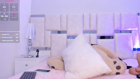 Mia  online show from February 10, 9:25 pm