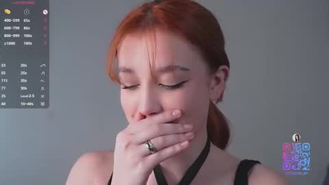 Mia online show from December 4, 1:22 pm