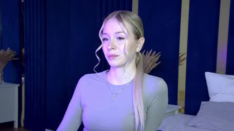 Mia online show from September 26, 5:21 pm