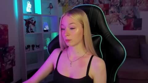 Mia online show from October 13, 6:10 pm