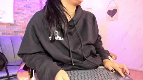 Snapshot of miah_b chatting on February 27, 3:18 am miah online show from February 27, 3:18 am