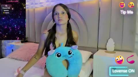 Mia online show from October 11, 4:28 am