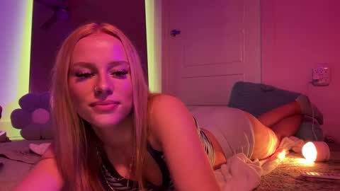Snapshot of miaharperxox chatting on September 11, 12:01 am Mia Harper online show from September 11, 12:01 am