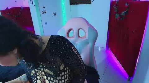 MIA VELEZ online show from October 19, 4:39 am