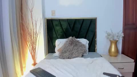 miahertz online show from October 7, 11:23 pm