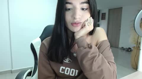 Snapshot of miahott19 chatting on September 22, 7:45 am miahott19 online show from September 22, 7:45 am