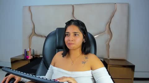 miahsex69 online show from September 12, 4:47 am
