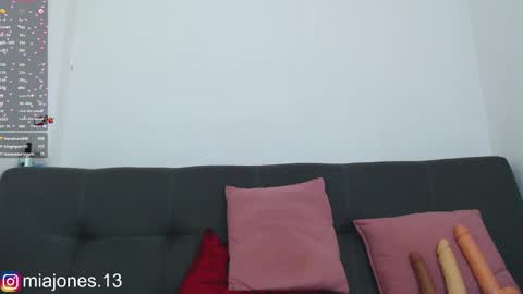 Snapshot of miajones13 chatting on February 25, 10:20 pm Mia Jones online show from February 25, 10:20 pm