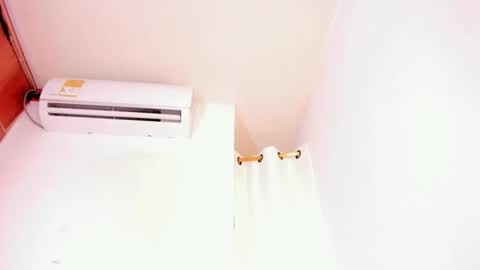 miakirshner_ online show from November 15, 5:03 pm