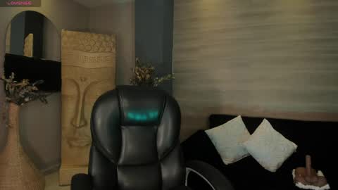 Call me Mia  online show from April 8, 7:17 pm