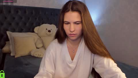 Mia online show from January 22, 5:48 am