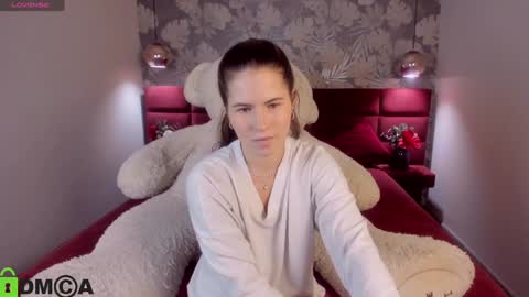 Mia online show from February 7, 9:37 am