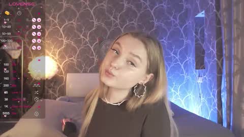 Mia online show from March 28, 4:08 pm