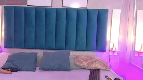 Mia  online show from December 16, 1:06 pm