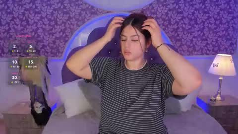 Mia   -5 7001400 Follow  online show from October 13, 1:24 pm