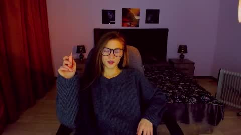 Mia online show from December 20, 9:50 pm
