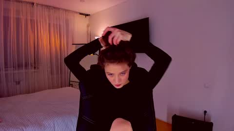 Mia online show from April 16, 7:36 pm