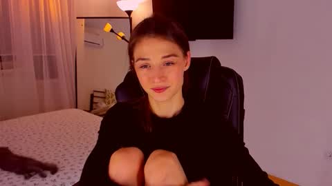 Mia online show from November 10, 7:16 pm