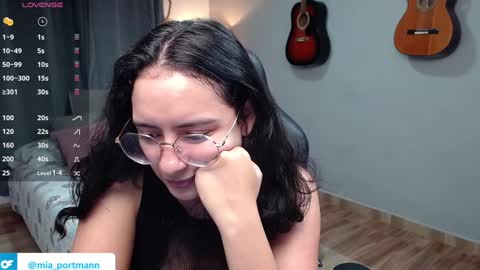 Snapshot of miaportman chatting on December 5, 12:06 pm MIAPORTMANN online show from December 5, 12:06 pm