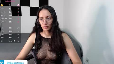 Snapshot of miaportman chatting on September 21, 4:11 pm MIAPORTMANN online show from September 21, 4:11 pm