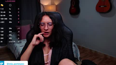 Snapshot of miaportman chatting on December 18, 3:44 pm MIAPORTMANN online show from December 18, 3:44 pm