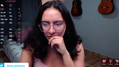 Snapshot of miaportman chatting on December 3, 12:02 pm MIAPORTMANN online show from December 3, 12:02 pm