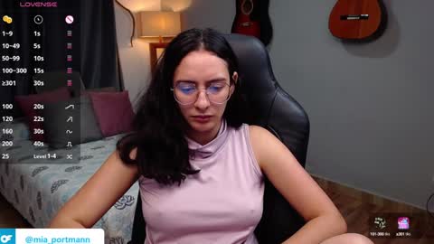 Snapshot of miaportman chatting on January 23, 12:41 pm MIAPORTMANN online show from January 23, 12:41 pm