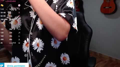 Snapshot of miaportman chatting on January 3, 1:57 pm MIAPORTMANN online show from January 3, 1:57 pm
