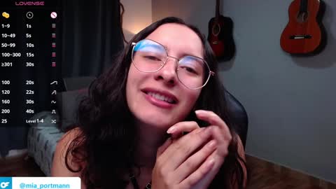 Snapshot of miaportman chatting on December 27, 9:28 am MIAPORTMANN online show from December 27, 9:28 am