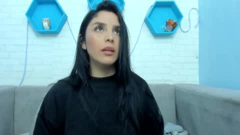 Snapshot of miaquevedo chatting on March 5, 12:11 pm Mia Quevedo online show from March 5, 12:11 pm